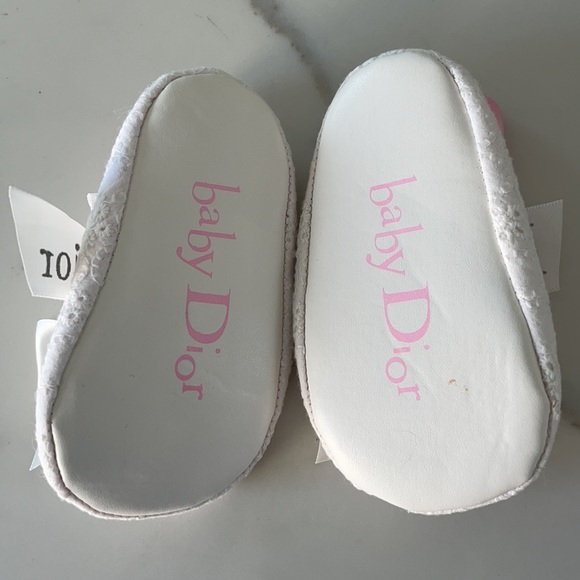 Infant booties - Picture 3 of 4